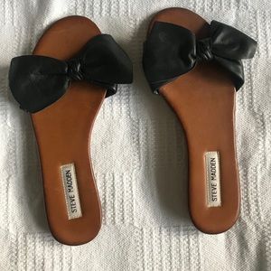 Steve Madden Bow Flip Flops